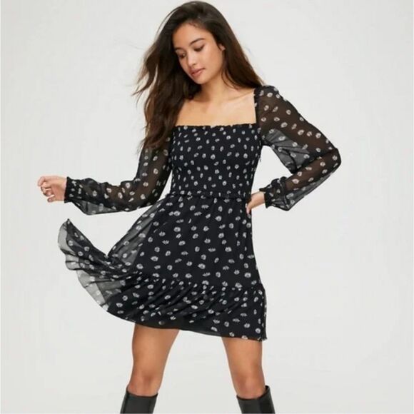 Wilfred Aritzia Long Sleeve Laken Smocked Mini Dress in Black Floral Sz XXS - Picture 1 of 11